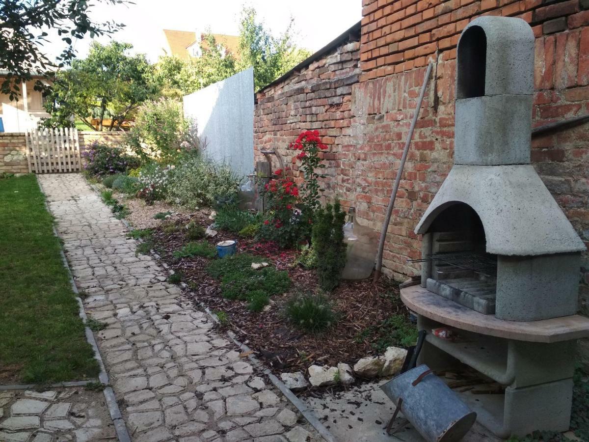 Ubytovani U Lomu Микулов Экстерьер фото